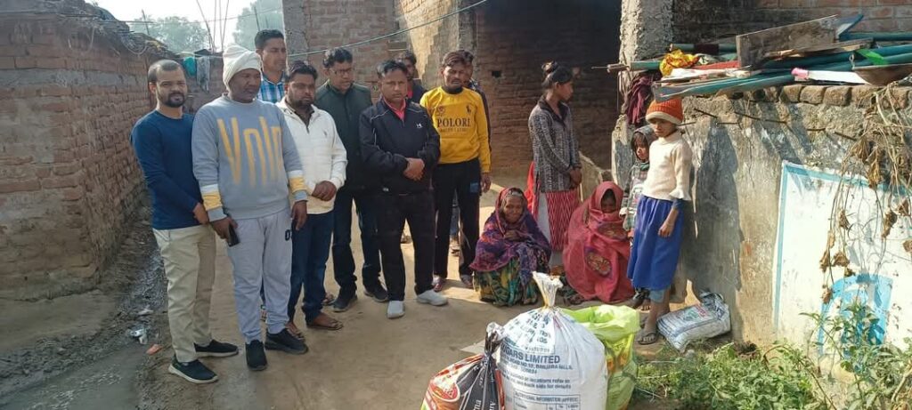 झामुमों रमना प्रखंड इकाई ने मृतक के परिजनों की आर्थिक मदद
