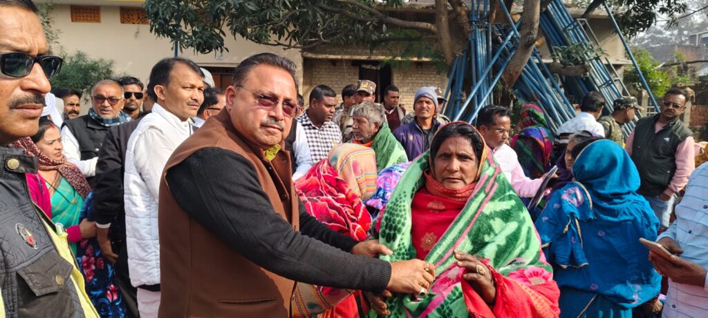 समाज के असहाय और जरुरमंदों की सेवा करना ईश्वर के पूजा के समान है: अनंत प्रताप देव