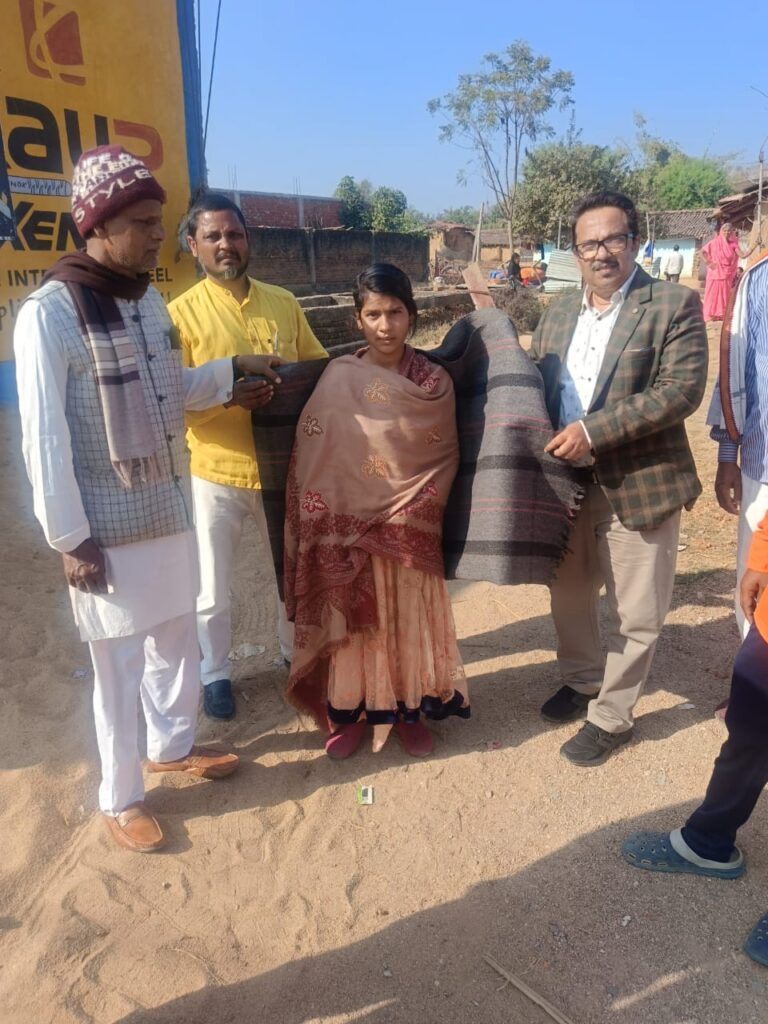 दिव्यांगों के बीच किया गया कंबल वितरण