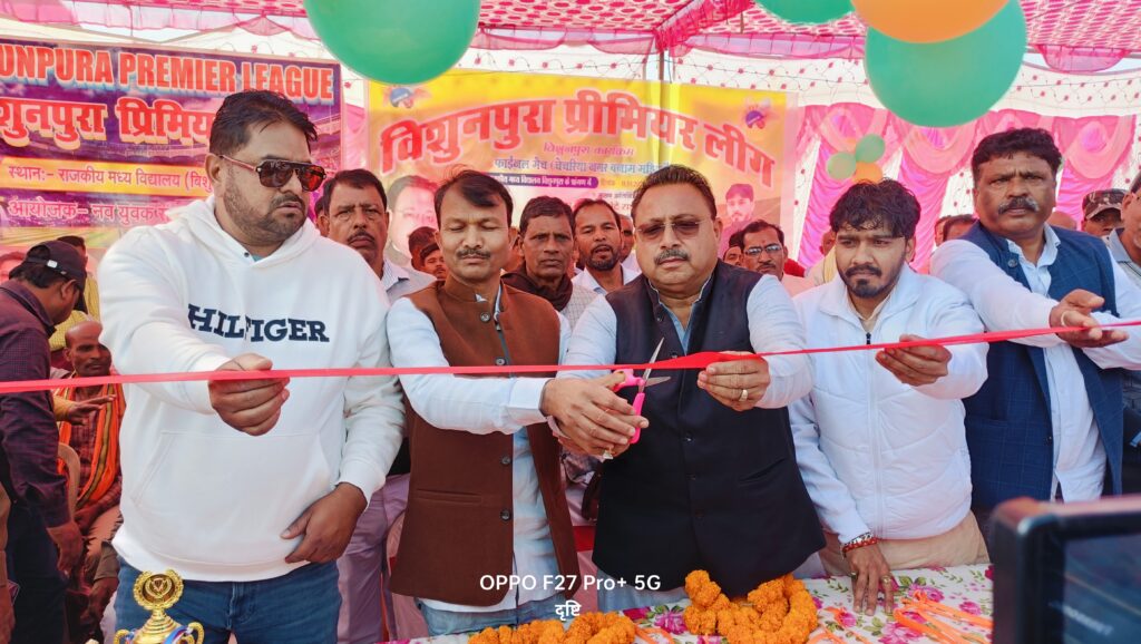 क्रिकेट टूर्नामेंट का फाइनल मैच चेचरिया बनाम मझीआँव के बिच खेला गया.