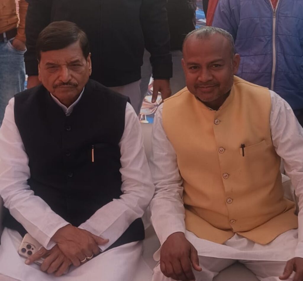 रवि प्रकाश ने पूर्व कैबिनेट मंत्री शिवपाल सिंह यादव से किया औपचारिक मुलाकात