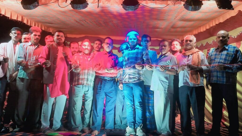 ख़ुटहेरिया में होली मिलन समारोह में BDC समेत ग्रामीण वासियों के साथ मनाए उत्सव