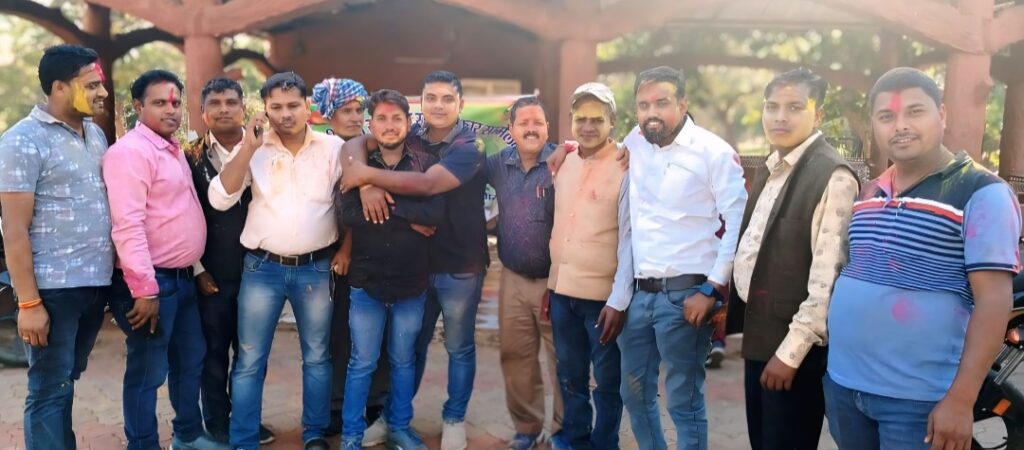 युवा पत्रकार सोनू राम&nbsp; के नेतृत्व में होली मिलन समारोह सह पत्रकार सम्मेलन का हुआ आयोजन।