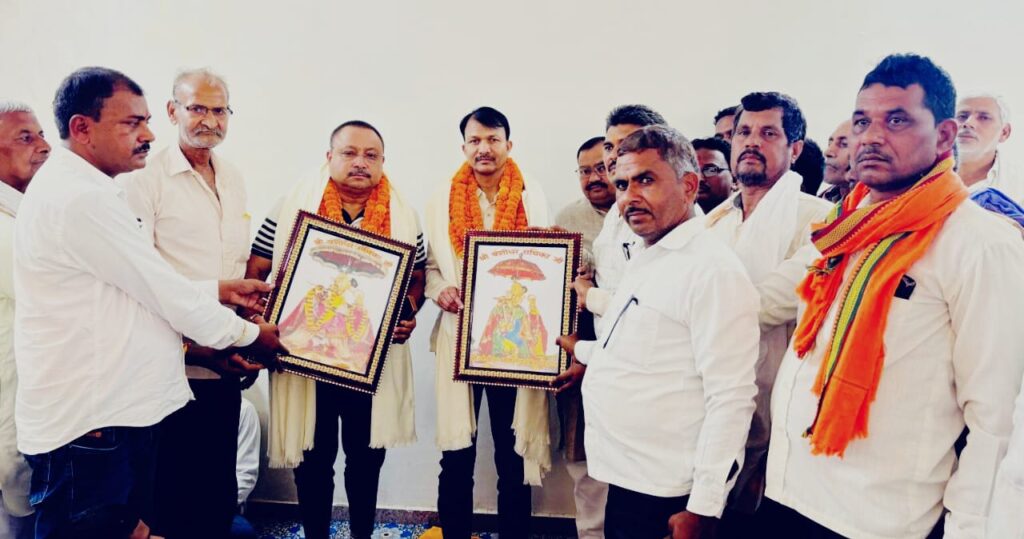 सगमा प्रखंड के झामुमो कार्यकर्ताओं ने विधायक छोटे राजा और नेता ताहिर अंसारी को किया सम्मानित