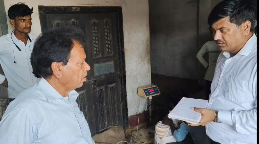 *एसडीएम की औचक जांच में डीलर द्वारा कम राशन देने की पुष्टि, होगी कार्रवाई*