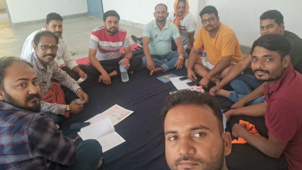 क्रिकेट टूर्नामेंट के आयोजन को लेकर कमेटी के पदाधिकारियों ने की चर्चा
