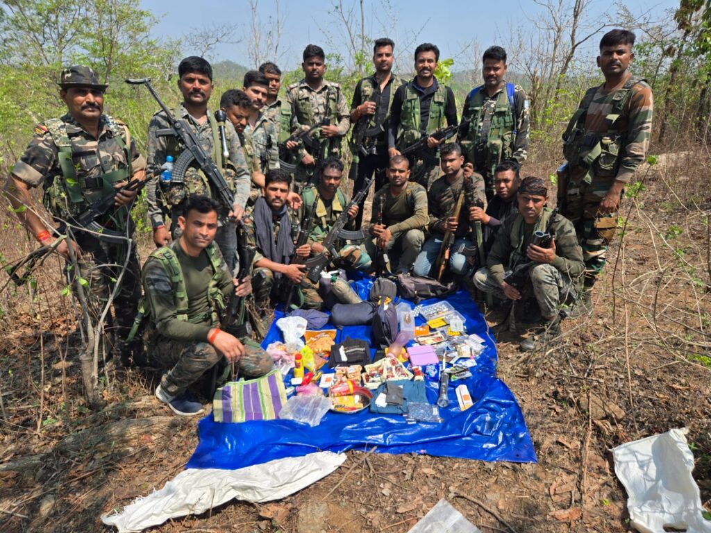 महानिदेशक एवं पुलिस महानिरीक्षक झारखंड रांची के निर्देशानुसार नक्सल प्रभावित इलाको मे लगातार अभियान चलाया जा रहा है।