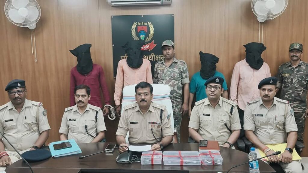 ।।गढ़वा:- विराट होटल के संचालक पर गोली चलाने वाले चार अपराधियों को पुलिस ने गिरफ्तार कर भेजा जेल।।