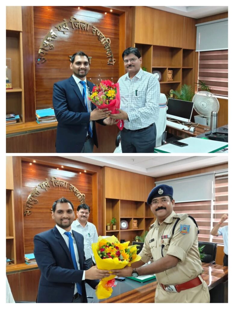 ।।गढ़वा के नए डीसी के रूप में दिनेश कुमार यादव ने लिया पदभार ग्रहण पूर्व उपायुक्त शेखर&nbsp; जमुआर एवं एसपी दीपक पांडे ने सॉल्व बुक के देकर किया स्वागत ।।