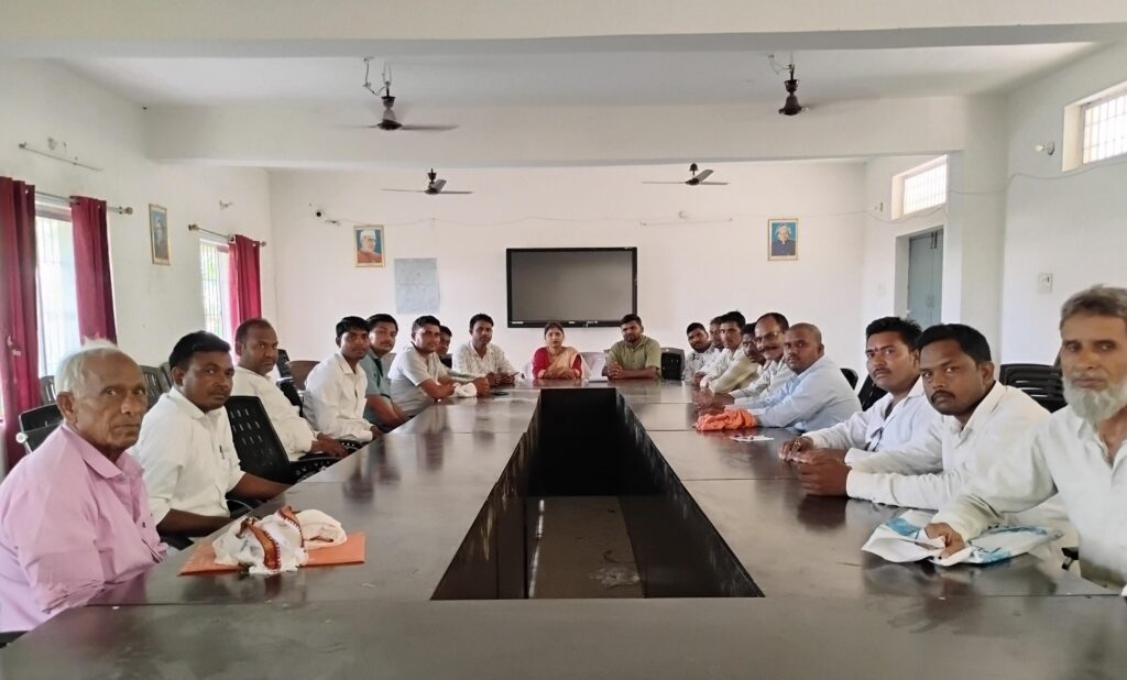 प्रमुख ने जनप्रतिनिधियों के साथ की बैठक