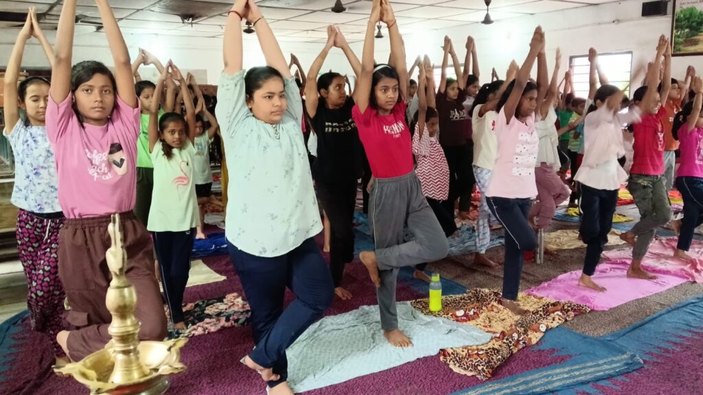 डीएवी शताब्दी पब्लिक स्कूल भवनाथपुर में अंतर्राष्ट्रीय योग दिवस बड़े ही धूमधाम के साथ मनाया गया