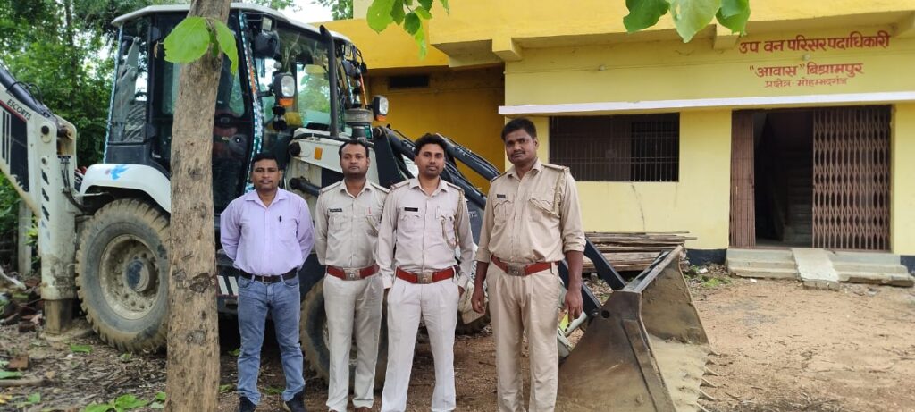 ।।कजुरु कला वन क्षेत्र में अवैध उत्खनन, वन विभाग ने जब्त की जेसीबी।।