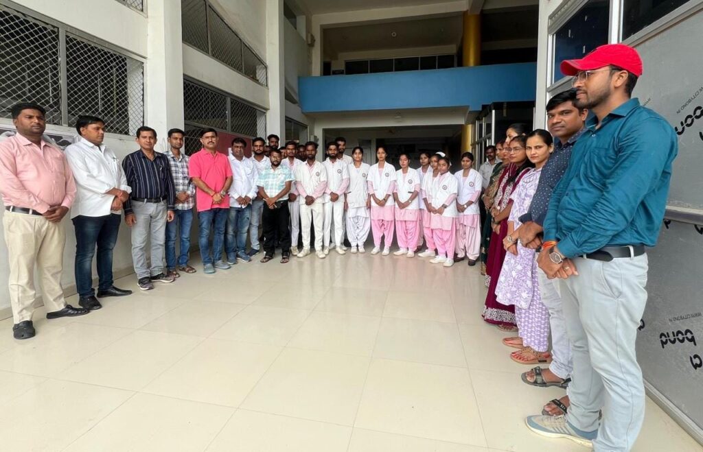 पूर्व सीएम शिबू सोरेन के निधन पर किस्मती कॉलेज में शोक सभा कर श्रद्धांजलि अर्पित की