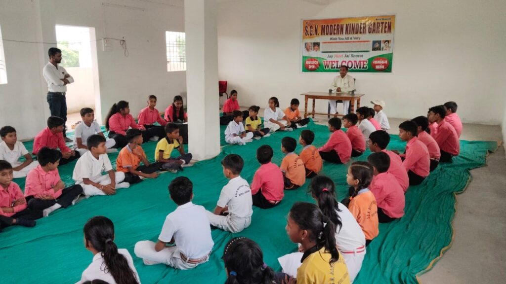 छात्र-छात्राओं से की स्वतंत्रता सेनानियों की जीवनी पर प्रश्न प्रतियोगिता।।