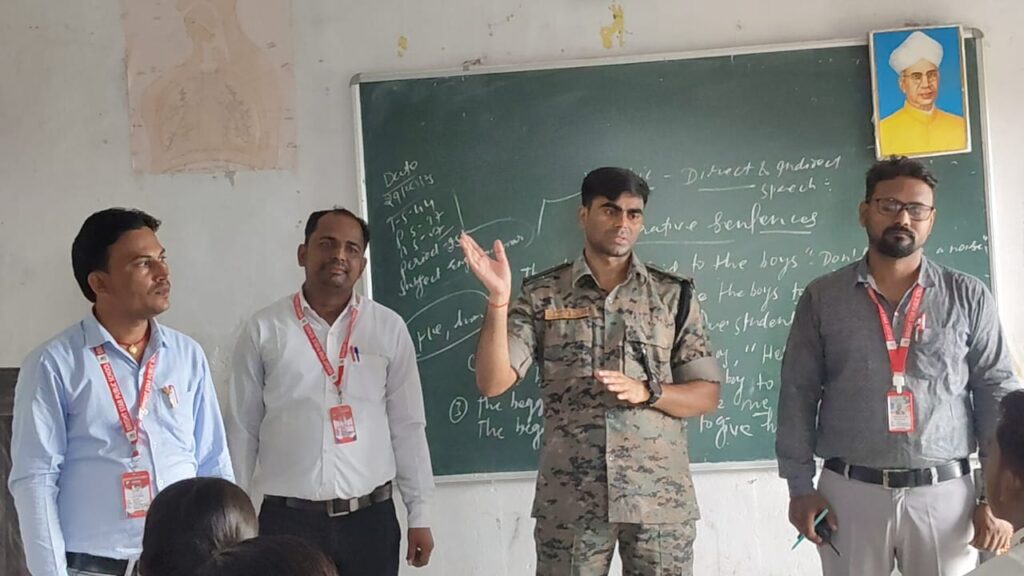 धुरकी थाना प्रभारी ने चलाया छात्र छात्राओं के बीच जागरूकता अभियान