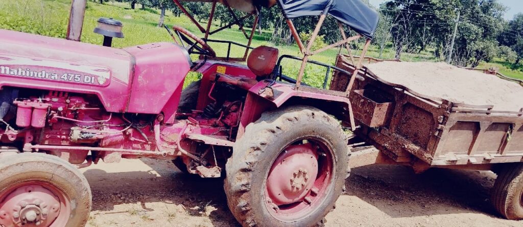 ।। धुरकी(Garhwa):- धुरकी पुलिस की सतर्कता से बालू माफियाओं में मचा हड़कंप,पुलिस ने आज फिर एक ट्रैक्टर को किया जप्त ।।