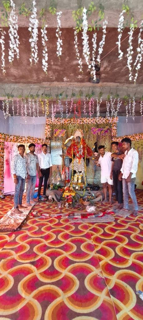 ।। श्री बंशीधर नगर:- ज्ञान ज्योति क्लब ने मां काली पूजा का किया भव्य आयोजन,श्रद्धा और नम आंखों से किया विसर्जन ।।