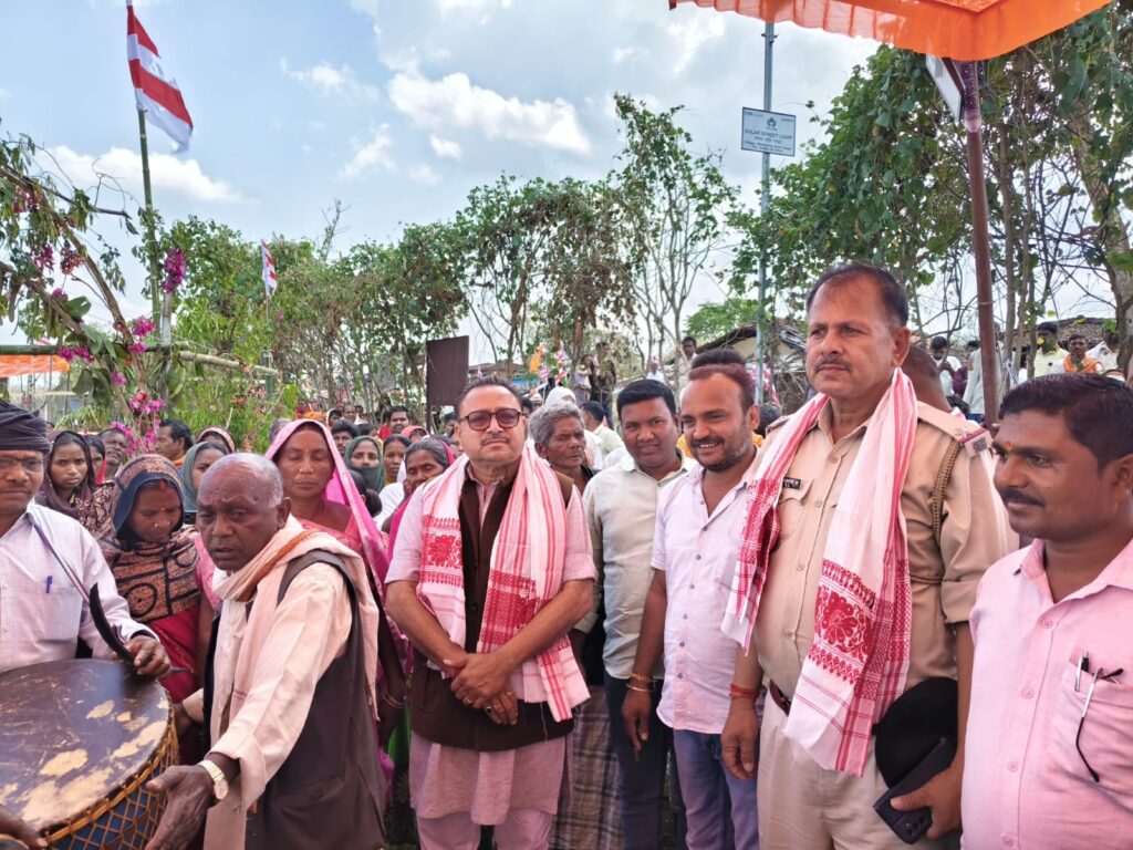 केरवा-मानदोहर में धूमधाम से मनाया गया सरहुल पर्व