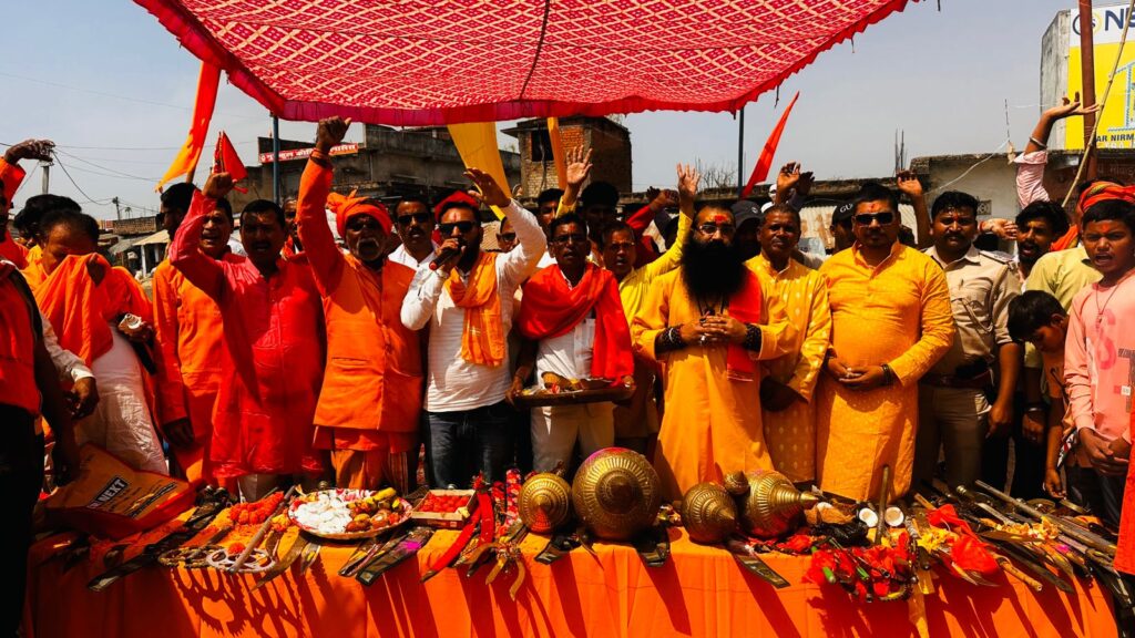 गांधी चौक पर शस्त्र पूजन कार्यक्रम सम्पन्न, श्रद्धा और परंपरा का अद्भुत संगम